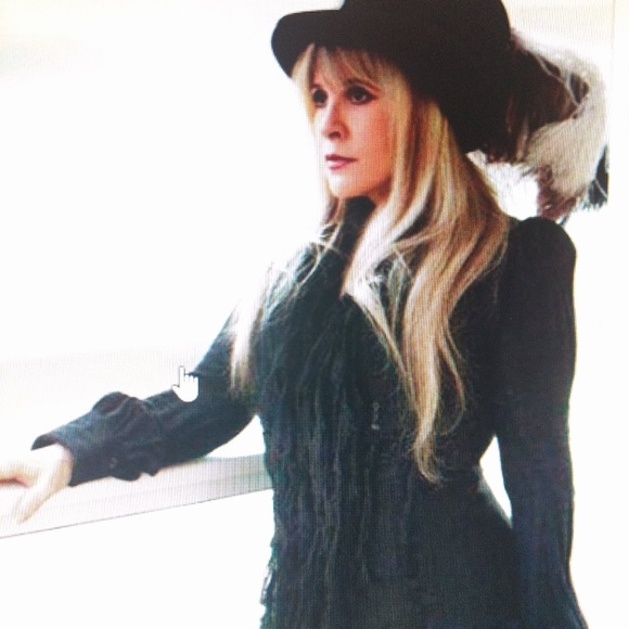 Clothing, Shoe's, Collectibles... - Picture 4 of 4